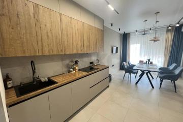 Фото №1: 2-комнатная квартира 80 м², 4/18 эт. - Краснодар, мкр. жилой комплекс Версаль, ул. Черниговская, 1