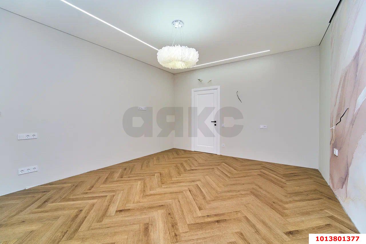 Фото №5: 2-комнатная квартира 85&nbsp;м², 4/18&nbsp;эт. - Краснодар, Прикубанский внутригородской округ, Школьный, Круглик, мкр. жилой комплекс Версаль, ул. Черниговская, 1