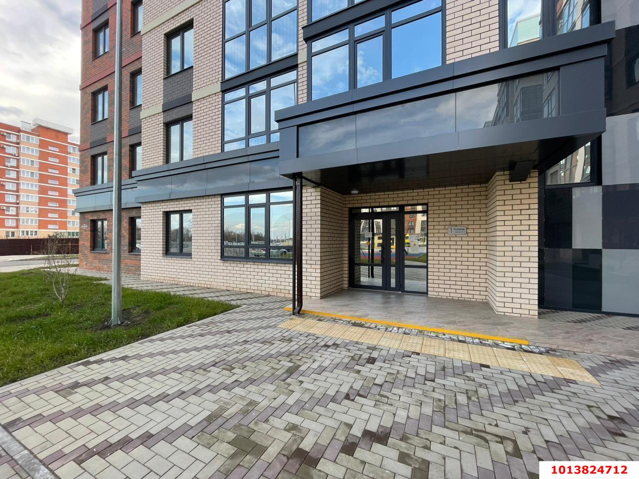 Фото №1: 3-комнатная квартира 70&nbsp;м², 1/9&nbsp;эт. - Краснодар, Прикубанский внутригородской округ, мкр. жилой комплекс Облака, ул. имени Генерала Корнилова, 9к2
