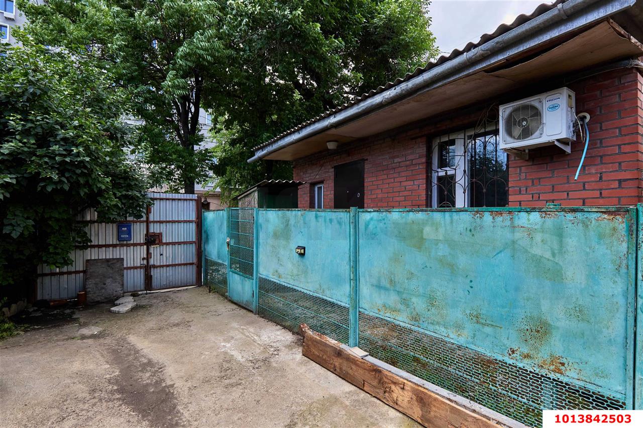 Фото №2: Часть дома 38&nbsp;м² + 2&nbsp;сот., 1&nbsp;эт. - Краснодар, Центральный внутригородской округ, мкр. Центральный, ул. Коммунаров, 228
