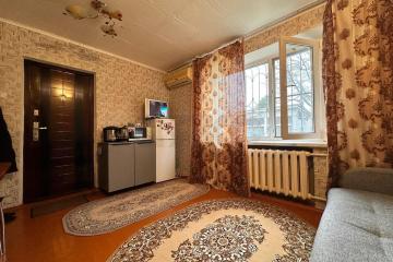 Фото №1: Комната 13&nbsp;м², 1/5&nbsp;эт. - Краснодар, мкр. Черёмушки, ул. Свободная, 76
