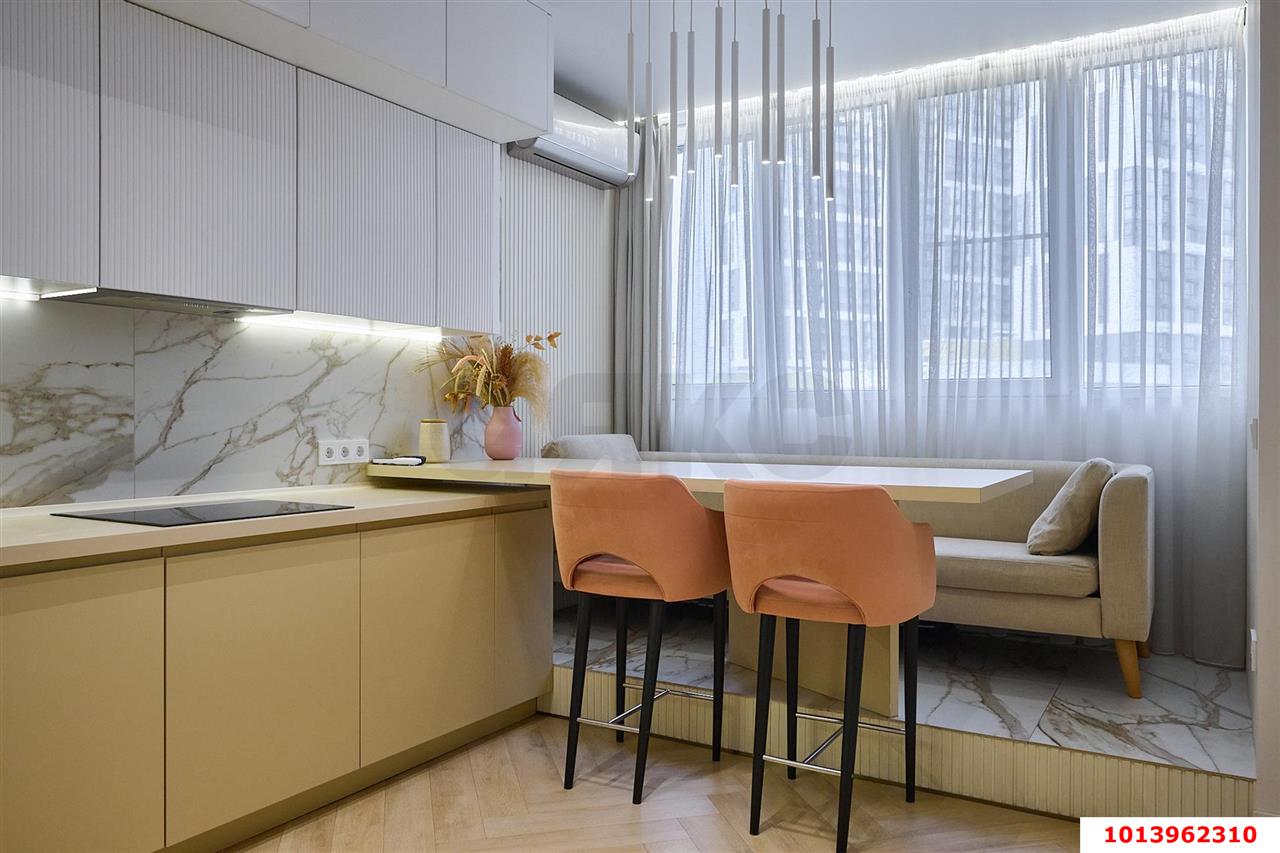 Фото №1: 2-комнатная квартира 70&nbsp;м², 2/23&nbsp;эт. - Краснодар, Центральный внутригородской округ, Табачная Фабрика, мкр. ЖК Все Свои Вип, ул. Колхозная, 5