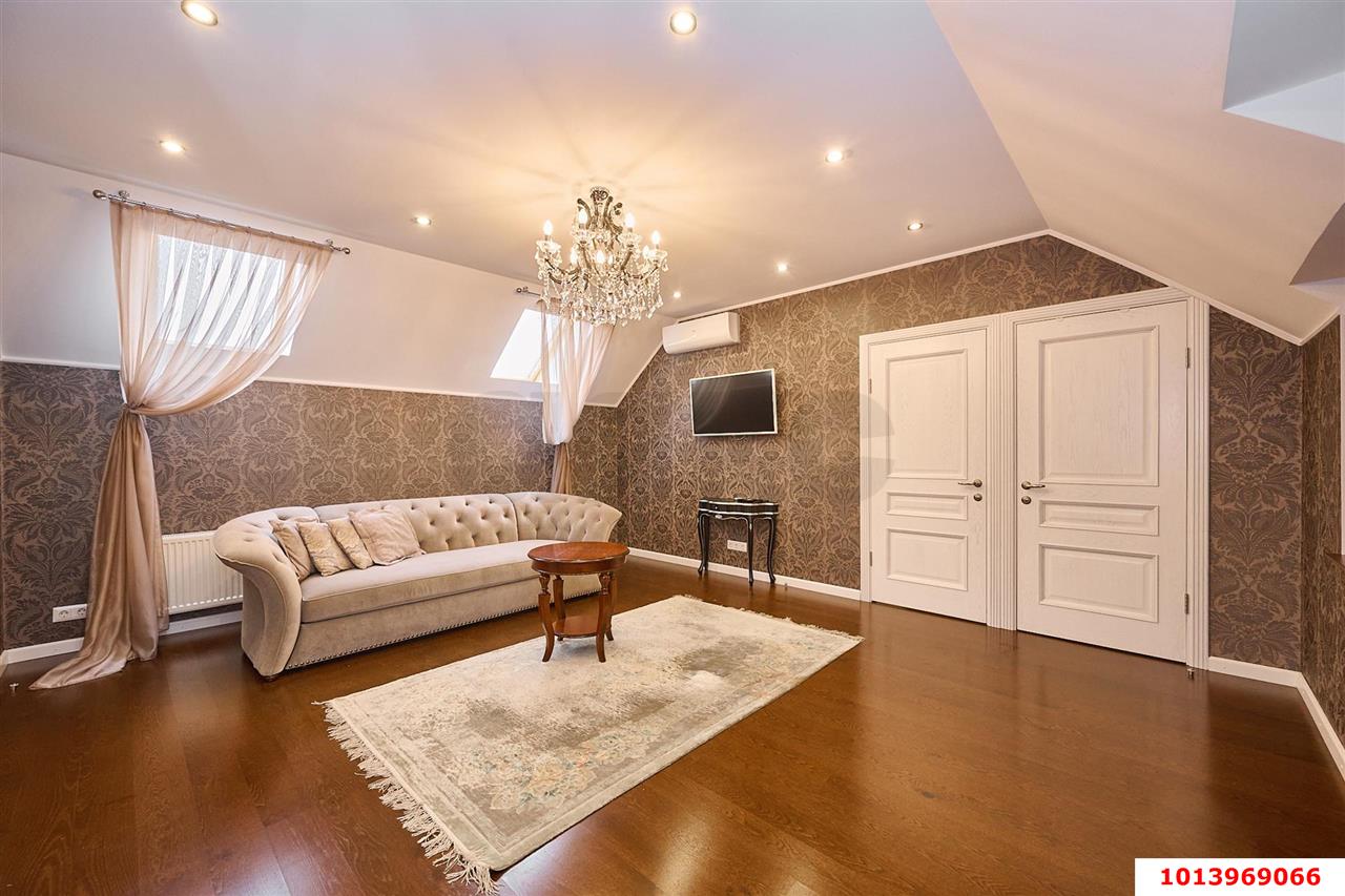 Фото №2: Дом 270&nbsp;м² + 6&nbsp;сот., 2&nbsp;эт. - Краснодар, Прикубанский внутригородской округ, мкр. Табачная Фабрика, ул. 1 Мая, 43
