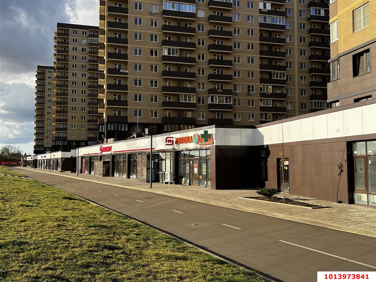 Фото №4: Торговое помещение 37&nbsp;м², 1/16&nbsp;эт. - Краснодар, Прикубанский внутригородской округ, мкр. жилой комплекс Ракурс, ул. имени Героя Ростовского, 8к2