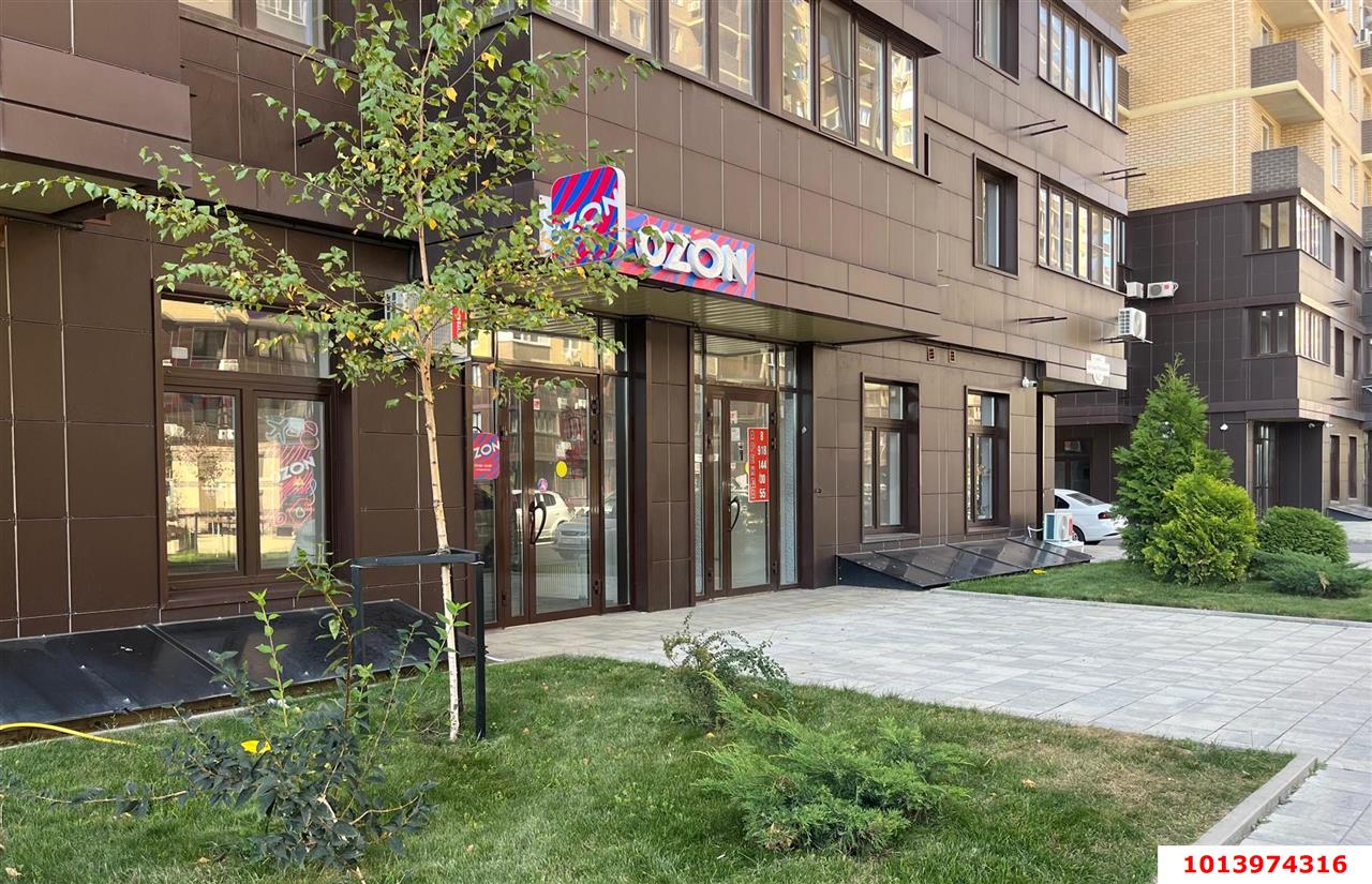 Фото №2: Торговое помещение 46&nbsp;м², 1/16&nbsp;эт. - Краснодар, Прикубанский внутригородской округ, мкр. жилой комплекс Ракурс, ул. имени Героя Ростовского, 8к3