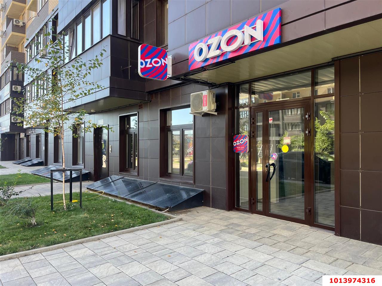 Фото №3: Торговое помещение 46&nbsp;м², 1/16&nbsp;эт. - Краснодар, Прикубанский внутригородской округ, мкр. жилой комплекс Ракурс, ул. имени Героя Ростовского, 8к3