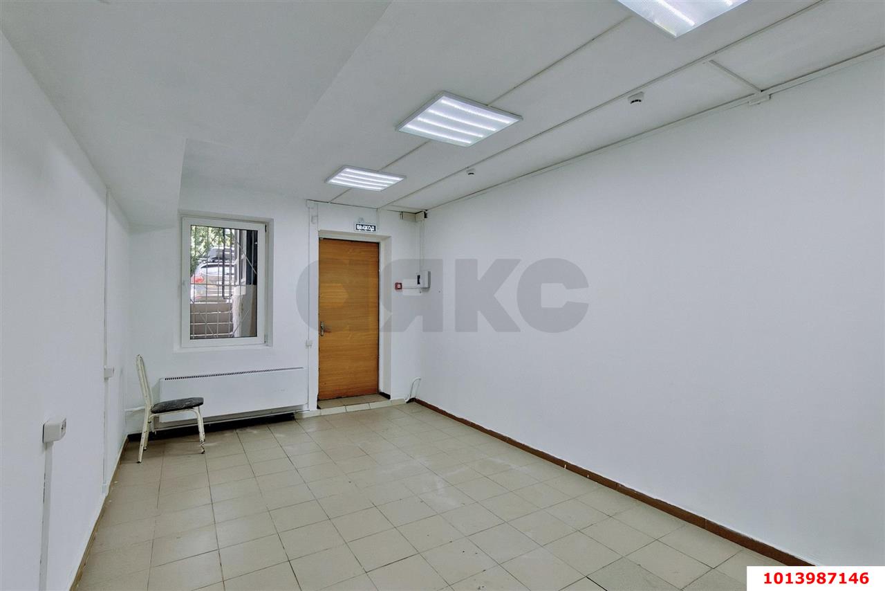 Фото №1: Торговое помещение 45&nbsp;м², 16&nbsp;эт. - Краснодар, Прикубанский внутригородской округ, мкр. Московский, ул. Карякина, 18