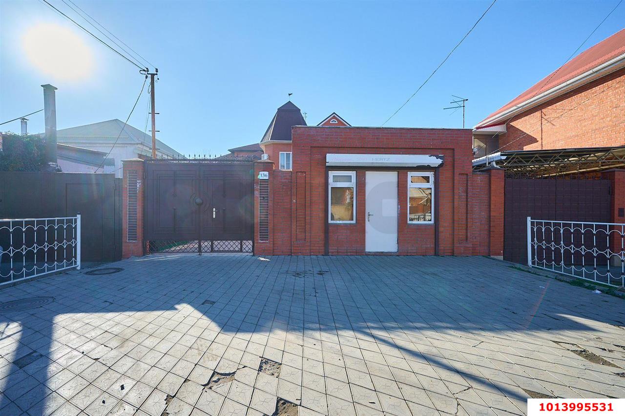 Фото №3: Дом 200&nbsp;м² + 4&nbsp;сот., 2&nbsp;эт. - Краснодар, Западный внутригородской округ, мкр. Фестивальный, ул. Бабушкина, 136