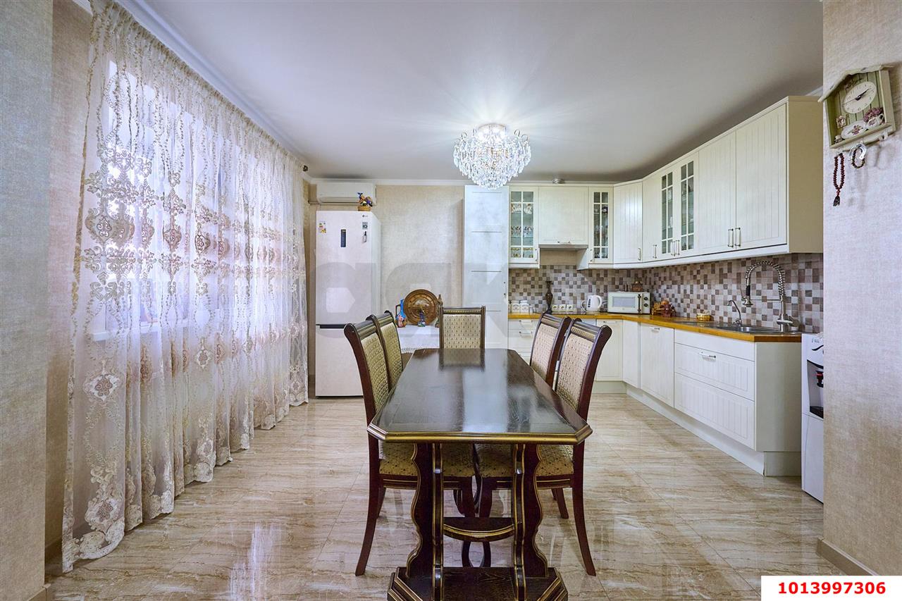 Фото №1: 3-комнатная квартира 150&nbsp;м², 3/16&nbsp;эт. - Краснодар, Центральный внутригородской округ, мкр. Центральный, ул. Промышленная, 49/1