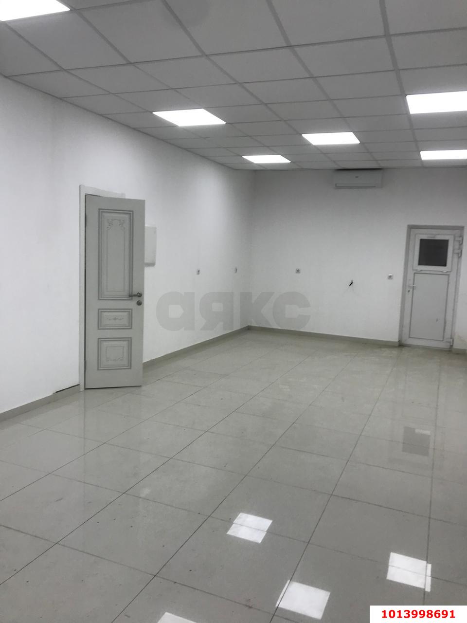 Фото №1: Торговое помещение 40&nbsp;м², 1/3&nbsp;эт. - Краснодар, Западный внутригородской округ, Горогороды, мкр. Центральный, ул. Индустриальная, 129