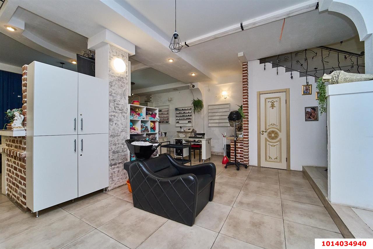 Фото №7: Готовый бизнес 132&nbsp;м², 1/2&nbsp;эт. - Краснодар, Центральный внутригородской округ, мкр. Центральный, ул. Коммунаров, 34/1