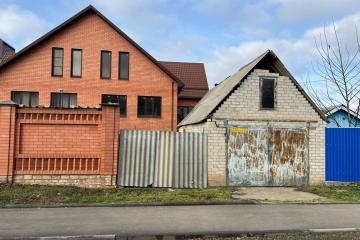 Фото №1: Дом 218 м² + 4.52 сот., 3 эт. - Гулькевичи, ул. Шевченко, 32