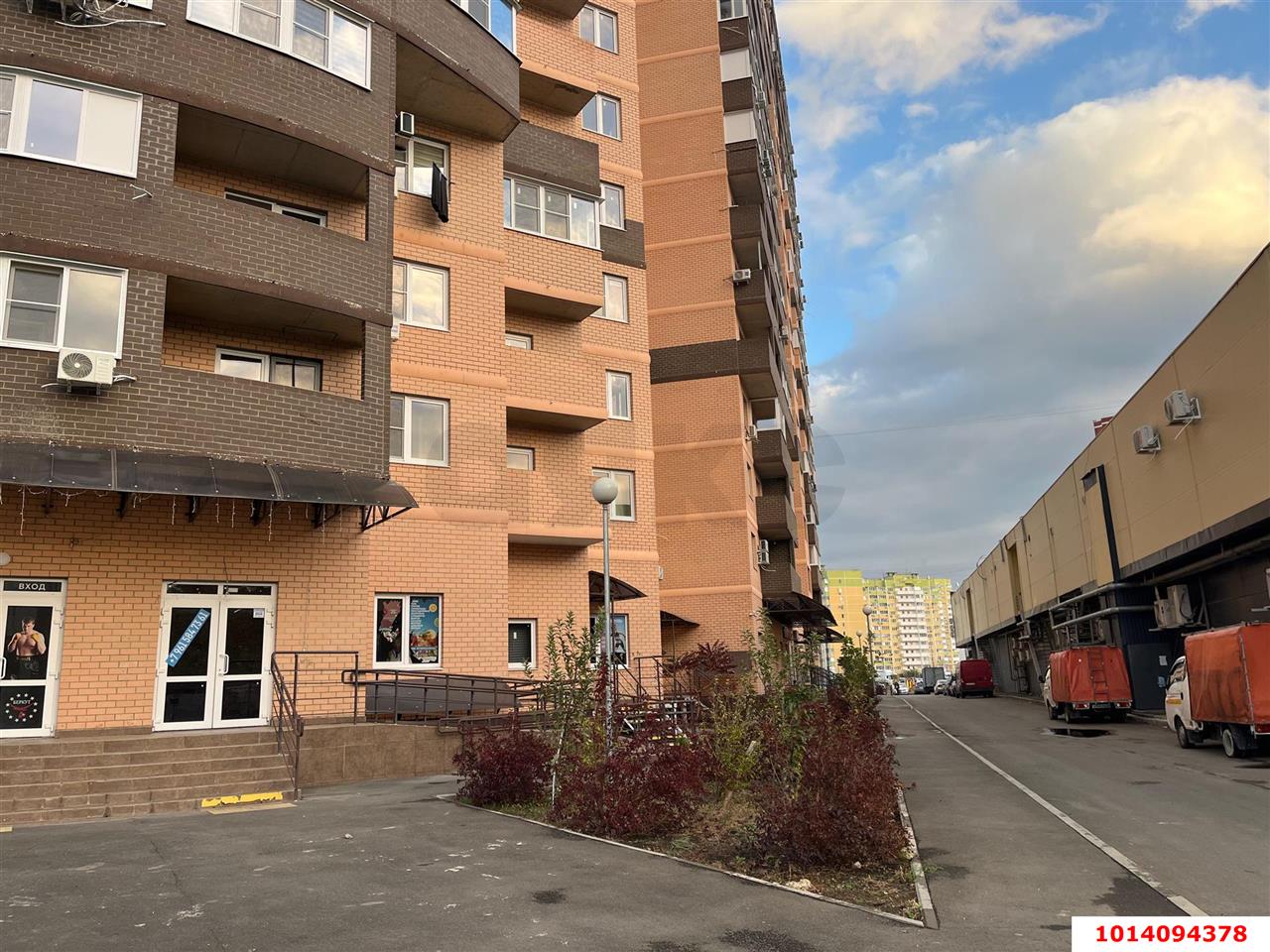 Фото №2: Торговое помещение 62&nbsp;м², 1/16&nbsp;эт. - Краснодар, Карасунский внутригородской округ, Почтовый, мкр. жилой комплекс Авиатор, ул. имени Валерия Гассия, 2