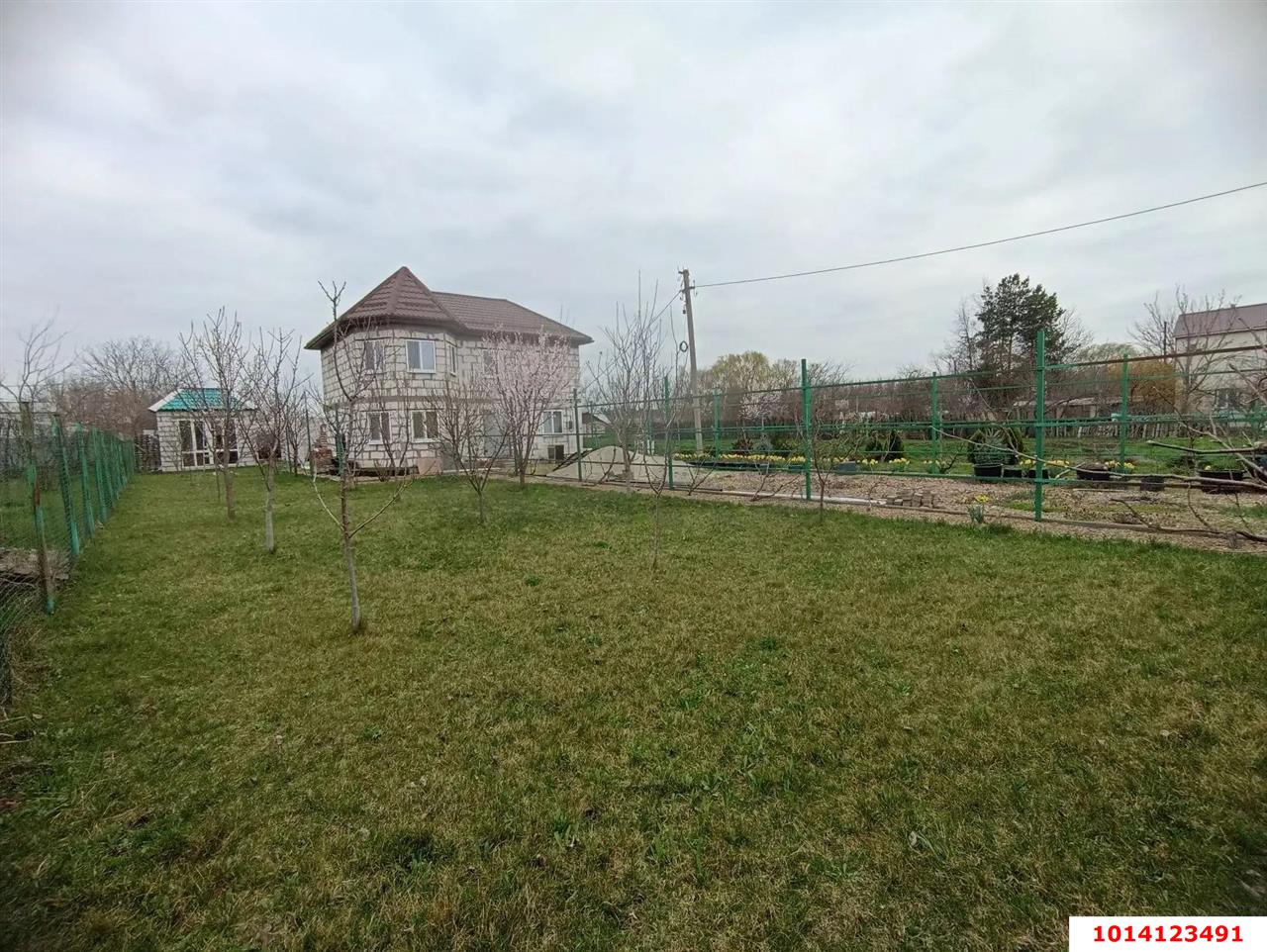 Фото №1: Дом 113&nbsp;м² + 9.96&nbsp;сот., 2&nbsp;эт. - Октябрьский, Прикубанский внутригородской округ, ст Радужное, пр-д 3-й, 228
