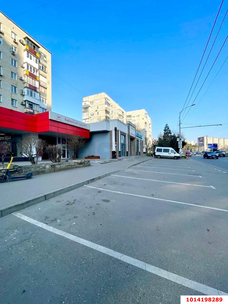 Фото №1: Торговое помещение 270&nbsp;м², 1/9&nbsp;эт. - Краснодар, Прикубанский внутригородской округ, мкр. Фестивальный, ул. имени Тургенева, 155