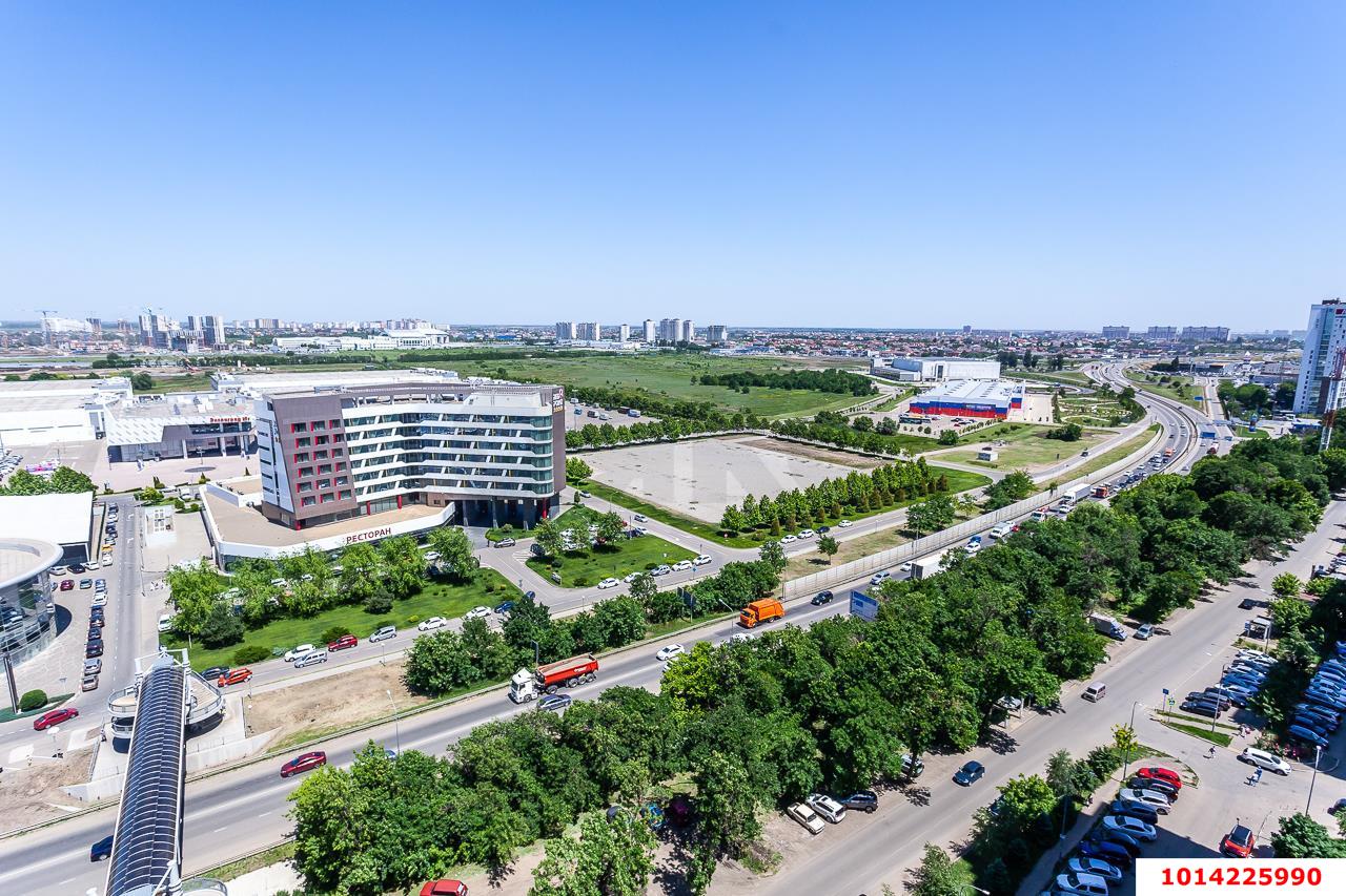 Фото №17: 4-комнатная квартира 140&nbsp;м², 17/17&nbsp;эт. - Краснодар, Прикубанский внутригородской округ, мкр. имени Маршала Жукова, ул. Александра Покрышкина, 2/2