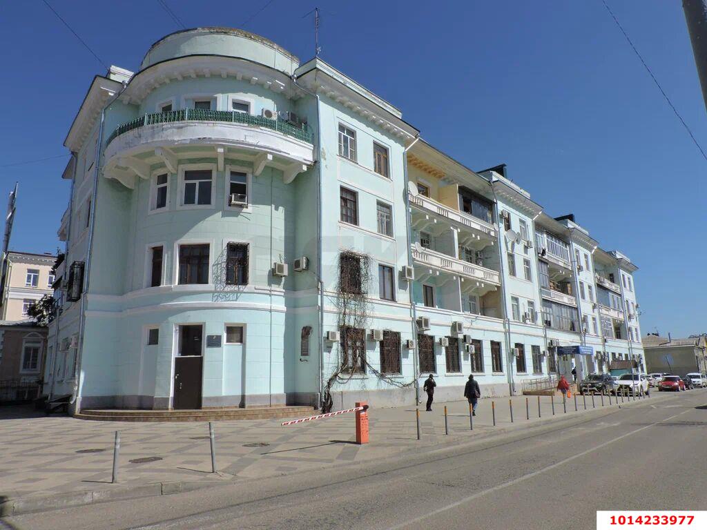 Фото №1: 2-комнатная квартира 54&nbsp;м², 3/4&nbsp;эт. - Краснодар, Центральный внутригородской округ, мкр. Центральный, ул. Орджоникидзе, 69