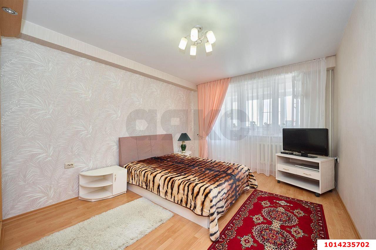 Фото №2: 3-комнатная квартира 127&nbsp;м², 13/15&nbsp;эт. - Краснодар, Западный внутригородской округ, мкр. Юбилейный, пр-кт Чекистов, 42