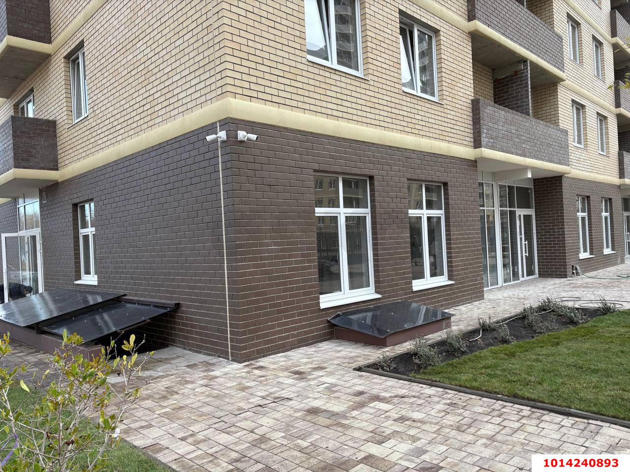 Фото №1: Торговое помещение 65&nbsp;м², 1/20&nbsp;эт. - Краснодар, Прикубанский внутригородской округ, мкр. жилой комплекс Дыхание, ул. Лётчика Позднякова, 2к23