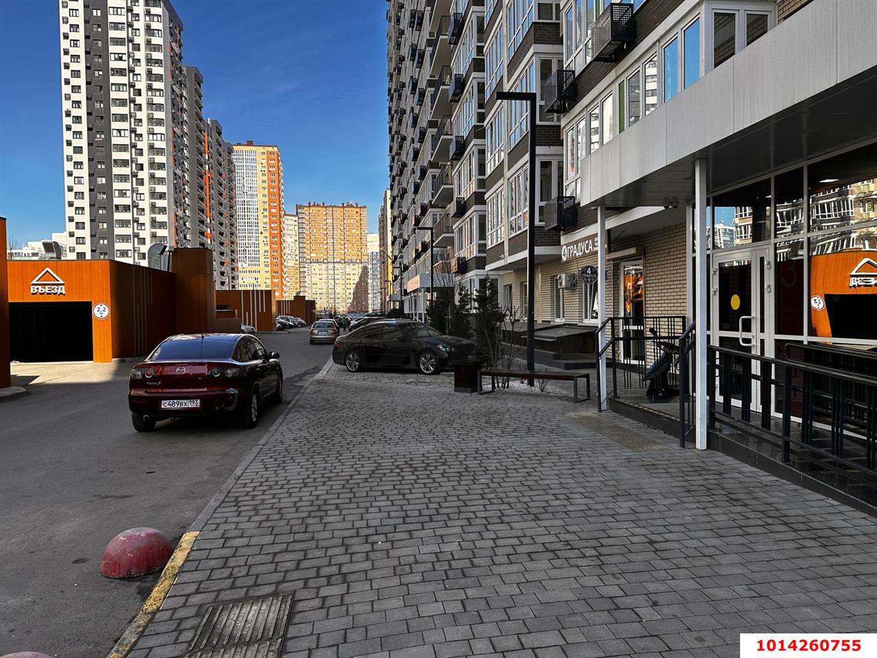 Фото №1: Торговое помещение 61&nbsp;м², 1/24&nbsp;эт. - Краснодар, Прикубанский внутригородской округ, мкр. ЖК Абрикосово, ул. имени Героя Георгия Бочарникова, 4к2