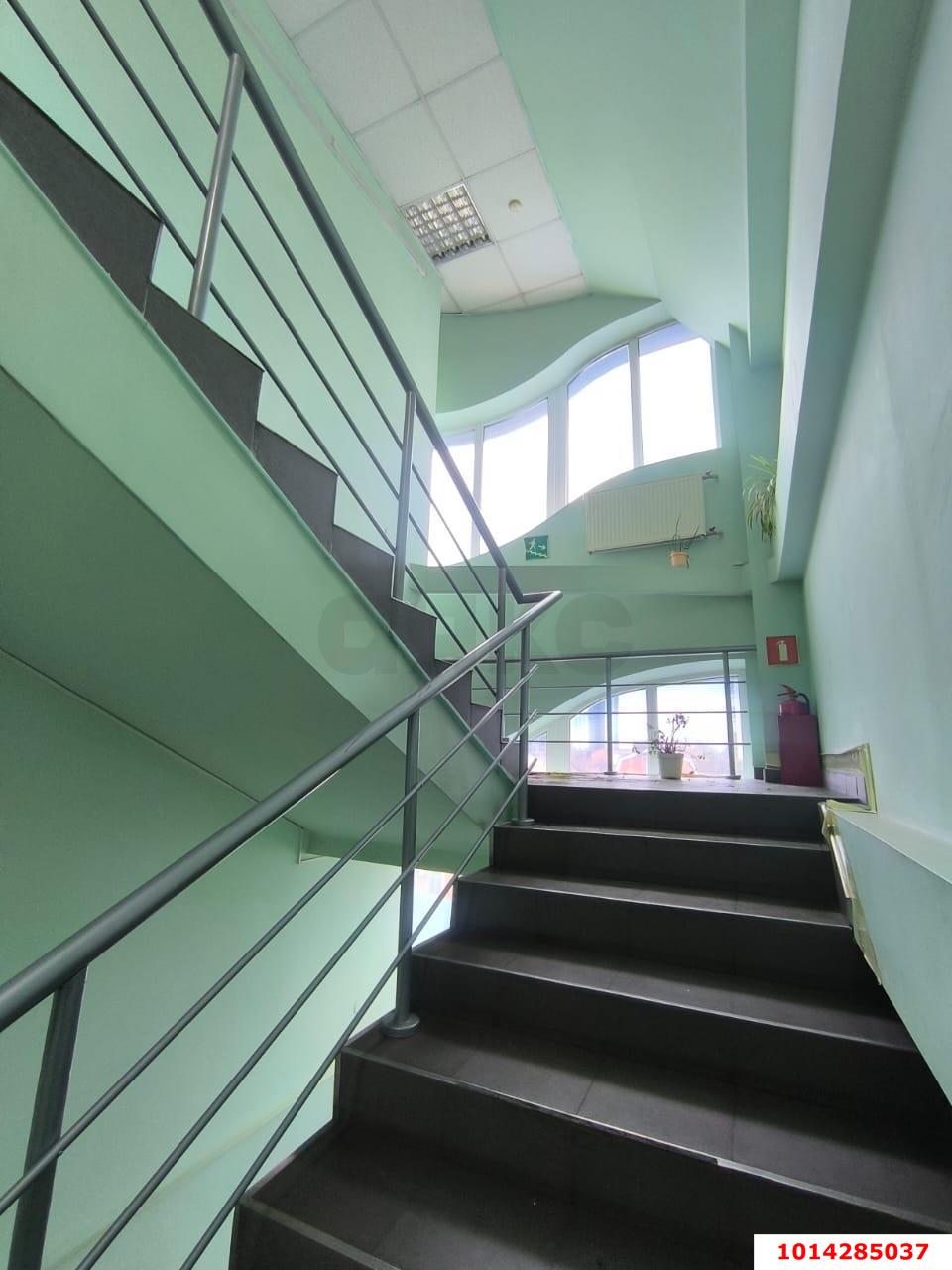 Фото №7: Отдельное здание 640&nbsp;м², 3/4&nbsp;эт. - Краснодар, Центральный внутригородской округ, мкр. Центральный, ул. Митрофана Седина, 142