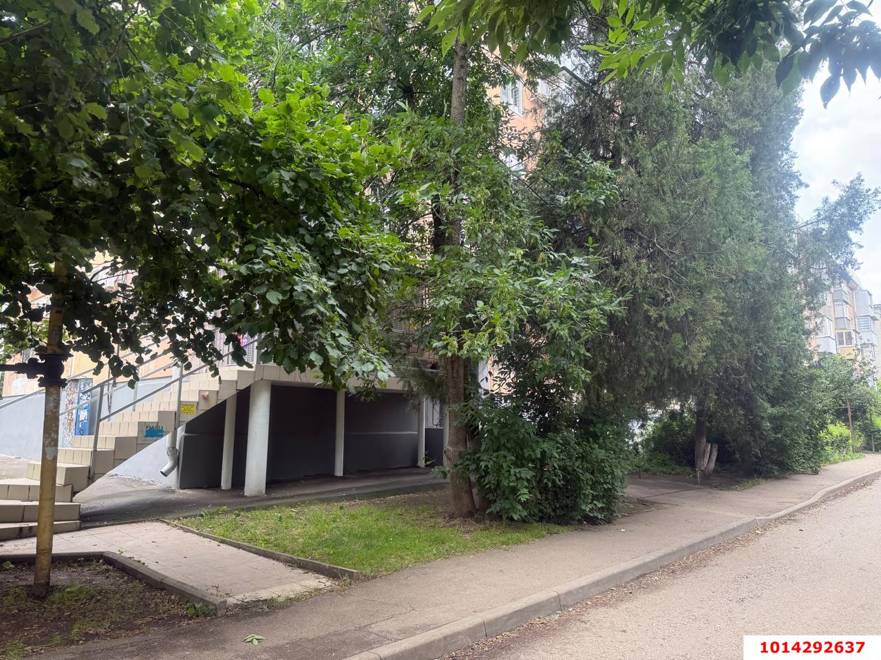 Фото №1: Торговое помещение 40&nbsp;м², 1/5&nbsp;эт. - Краснодар, Центральный внутригородской округ, мкр. Завод Измерительных Приборов, ул. Курчатова, 12
