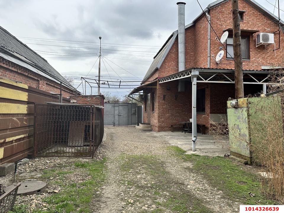 Фото №1: Дом 115&nbsp;м² + 8.36&nbsp;сот., 1&nbsp;эт. - Краснодар, Центральный внутригородской округ, Покровка, мкр. Центральный, ул. Корницкого, 61
