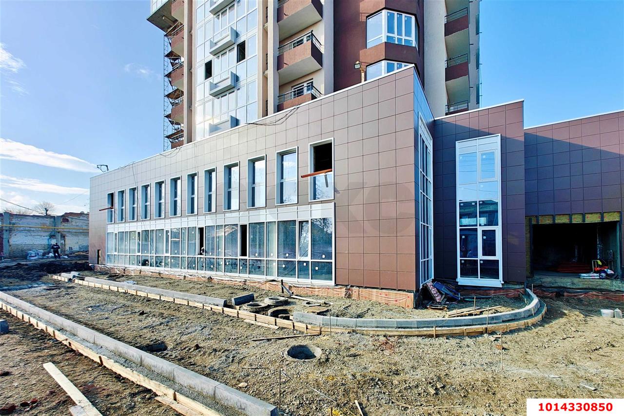 Фото №1: Торговое помещение 112&nbsp;м², 1/20&nbsp;эт. - Краснодар, Центральный внутригородской округ, мкр. Центральный, ул. Митрофана Седина, 131