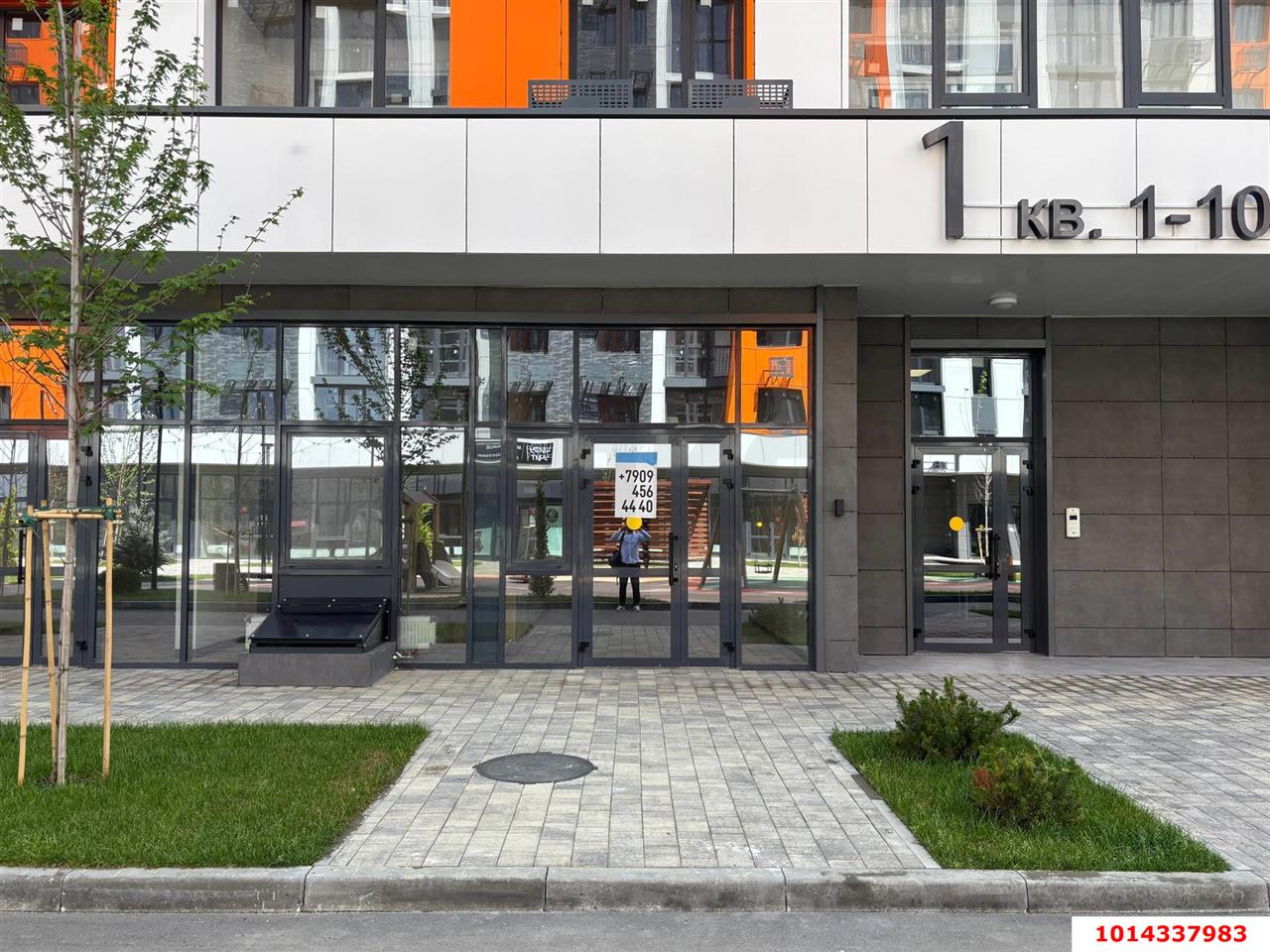 Фото №2: Торговое помещение 25&nbsp;м², 1/9&nbsp;эт. - Краснодар, Прикубанский внутригородской округ, мкр. жилой комплекс Друзья, ул. имени Генерала Брусилова, 28к2