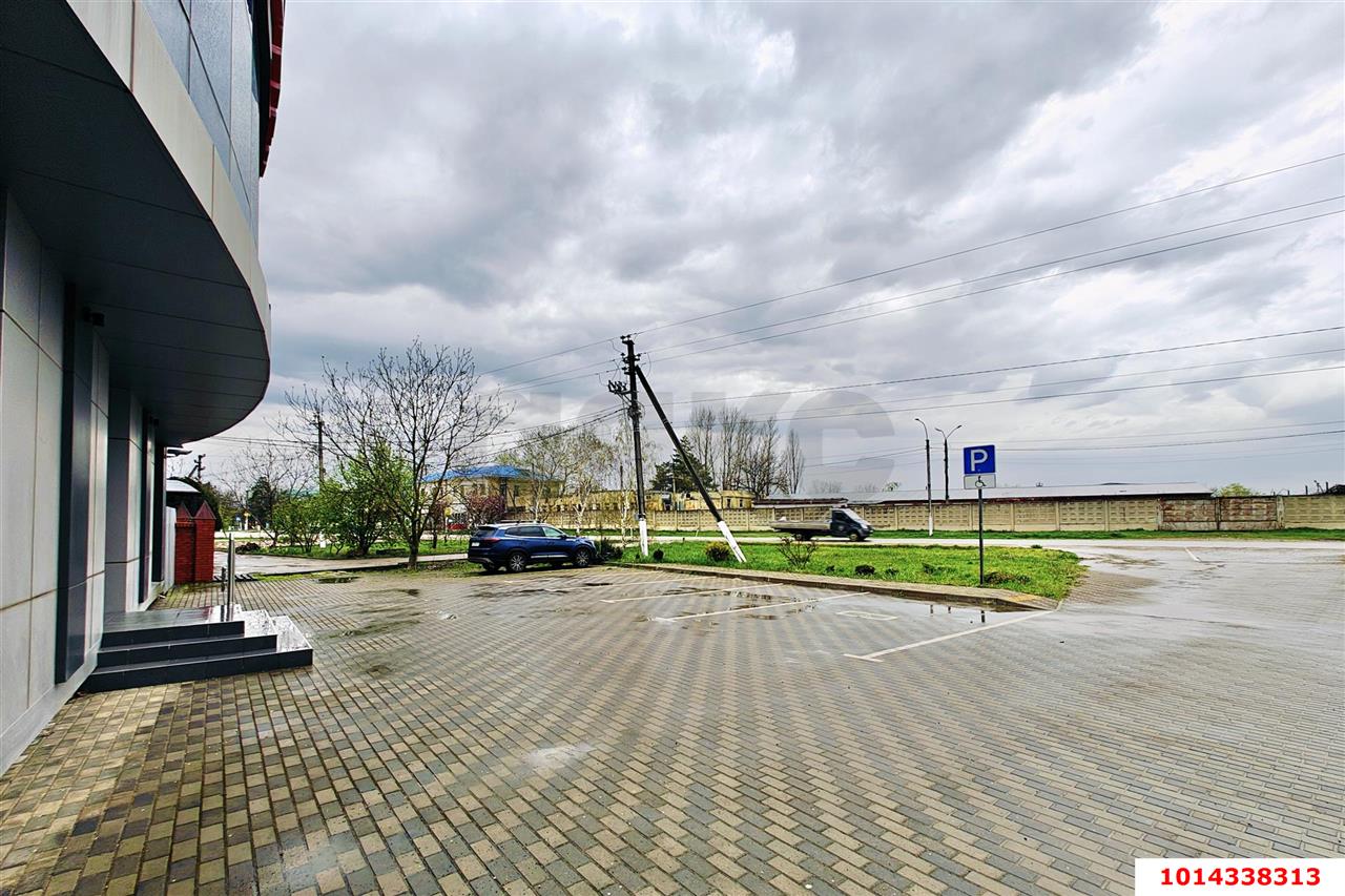 Фото №4: Торговое помещение 181&nbsp;м², 1/2&nbsp;эт. - Смоленская, ул. Мира, 1
