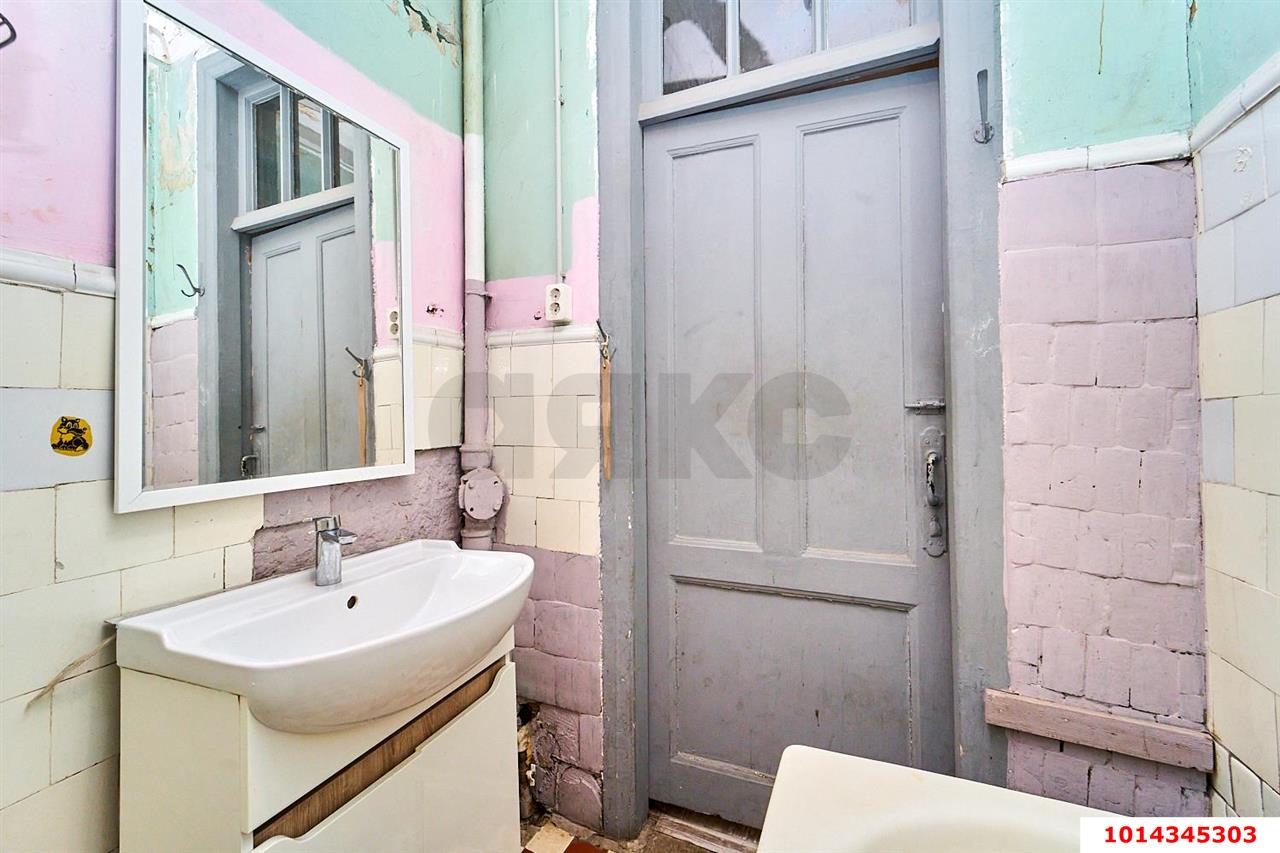 Фото №10: 2-комнатная квартира 57&nbsp;м², 3/3&nbsp;эт. - Краснодар, Центральный внутригородской округ, мкр. Центральный, ул. Советская, 59