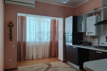 Фото №1: 2-комнатная квартира 67 м², 3/5 эт. - Яблоновский, ул. Гагарина, 148/2