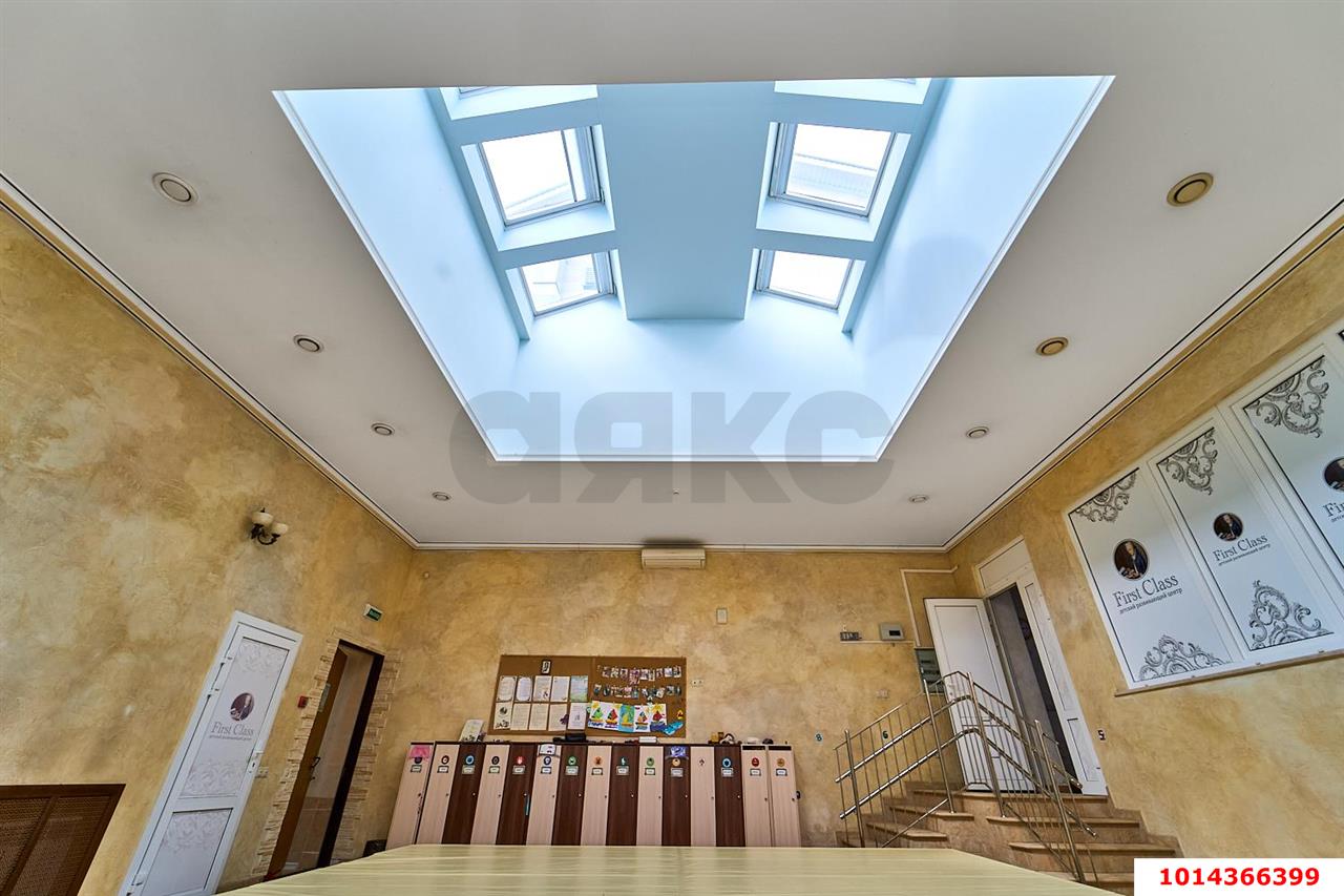 Фото №10: Отдельное здание 878&nbsp;м², 1/2&nbsp;эт. - Краснодар, Западный внутригородской округ, мкр. Центральный, ул. Чапаева, 70