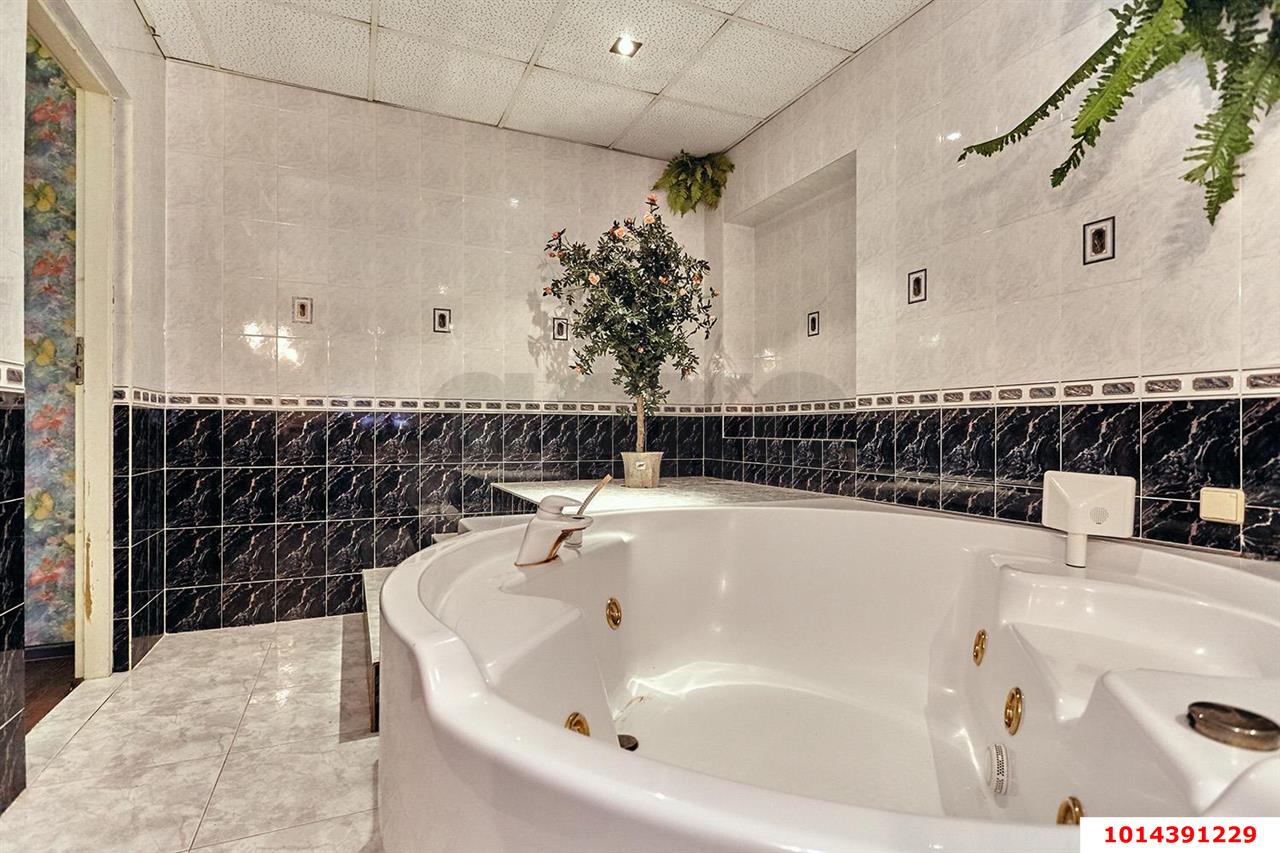 Фото №8: 3-комнатная квартира 110&nbsp;м², 1/5&nbsp;эт. - Краснодар, Центральный внутригородской округ, Черёмушки, мкр. Дубинка, пр-д 1-й  Стасова, 18