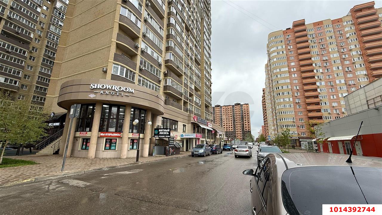 Фото №1: Торговое помещение 90&nbsp;м², 20&nbsp;эт. - Краснодар, Прикубанский внутригородской округ, мкр. ЖК Бауинвест, ул. имени 40-летия Победы, 186к1