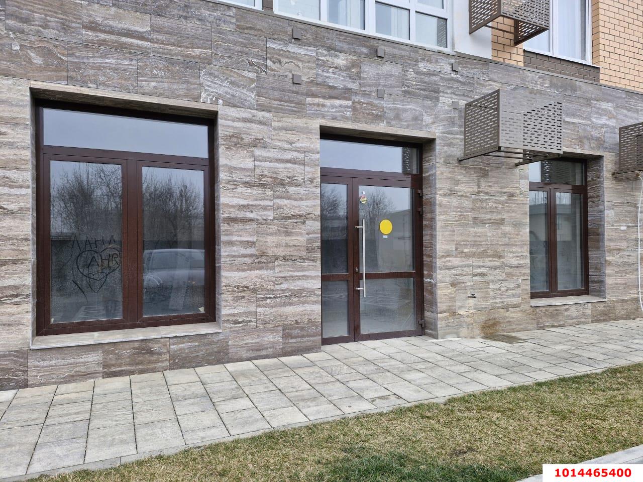 Фото №1: Торговое помещение 71&nbsp;м², 1/16&nbsp;эт. - Краснодар, Прикубанский внутригородской округ, Музыкальный, мкр. Московский, ул. Московская, 112