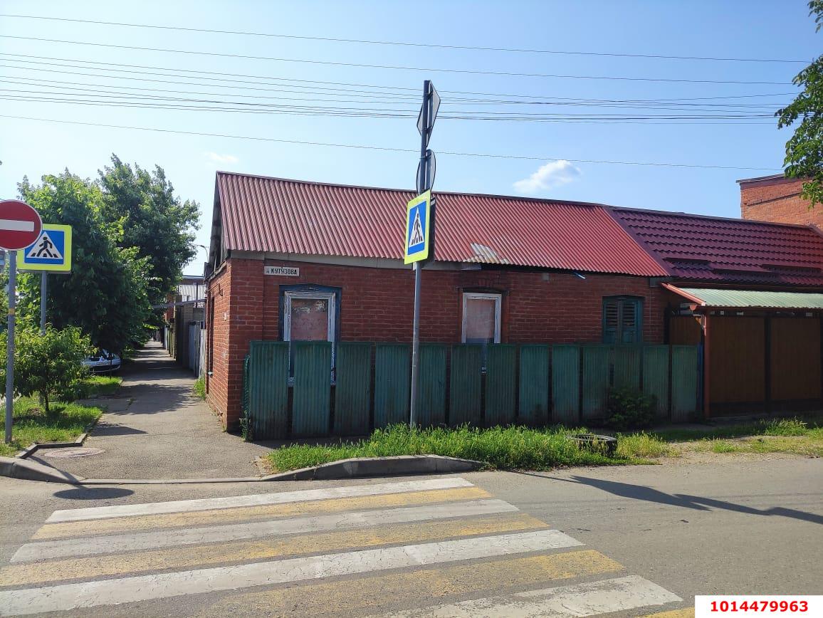 Фото №1: Часть дома 40&nbsp;м² + 1.45&nbsp;сот., 1&nbsp;эт. - Краснодар, Центральный внутригородской округ, Покровка, мкр. Центральный, ул. Кутузова, 9