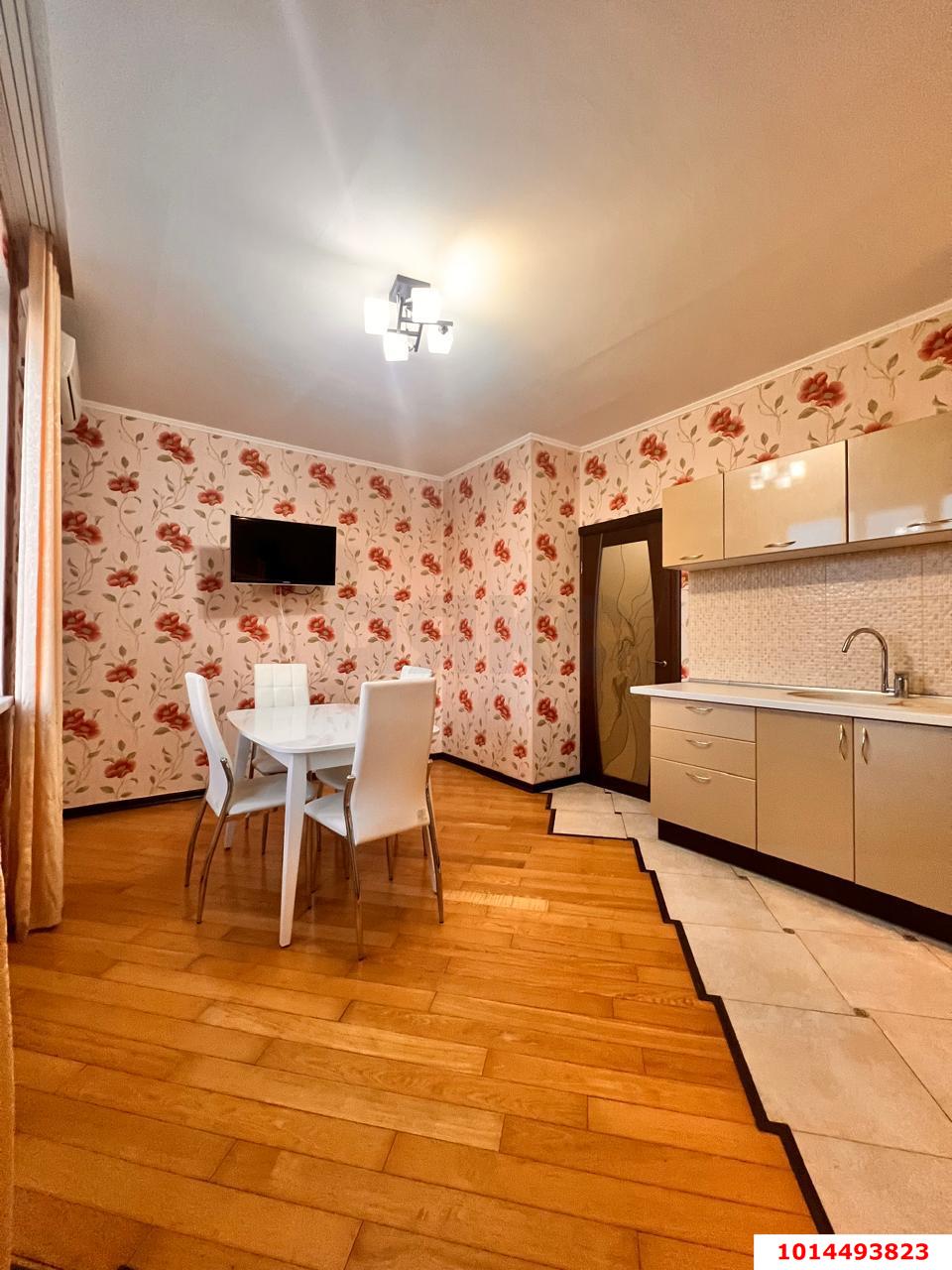 Фото №1: 3-комнатная квартира 112&nbsp;м², 3/4&nbsp;эт. - Краснодар, Прикубанский внутригородской округ, Калинино, мкр. Завод Радиоизмерительных Приборов