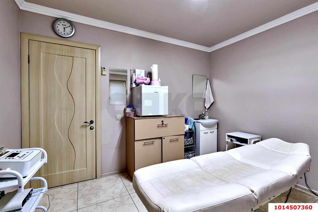 Фото №4: Торговое помещение 128&nbsp;м², 1/9&nbsp;эт. - Краснодар, Западный внутригородской округ, мкр. Юбилейный, б-р Платановый, 15
