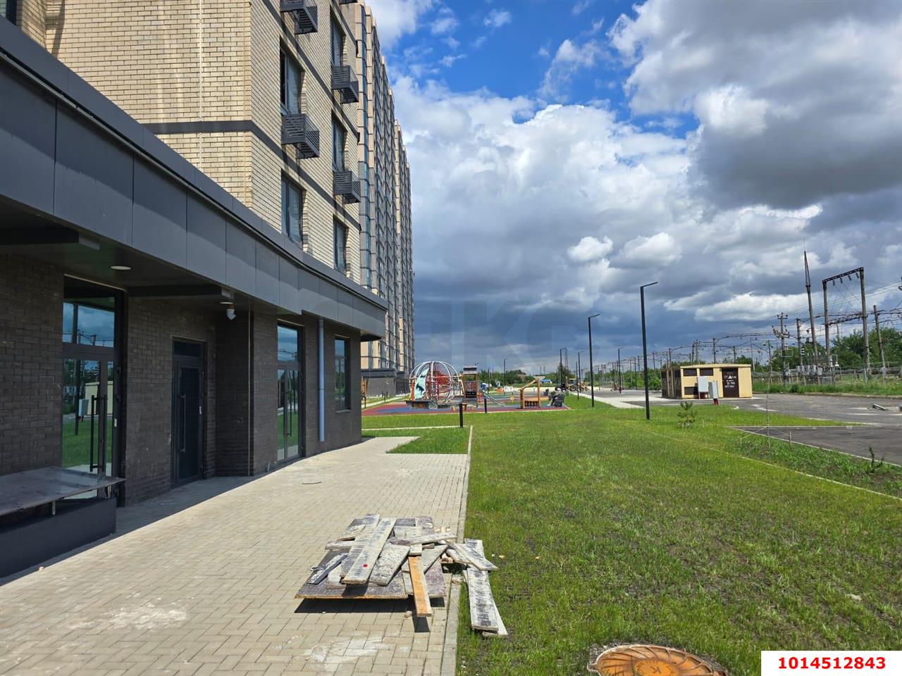 Фото №4: Торговое помещение 33&nbsp;м², 1/25&nbsp;эт. - Берёзовый, Прикубанский внутригородской округ, Витаминкомбинат, мкр. жилой комплекс Огурцы