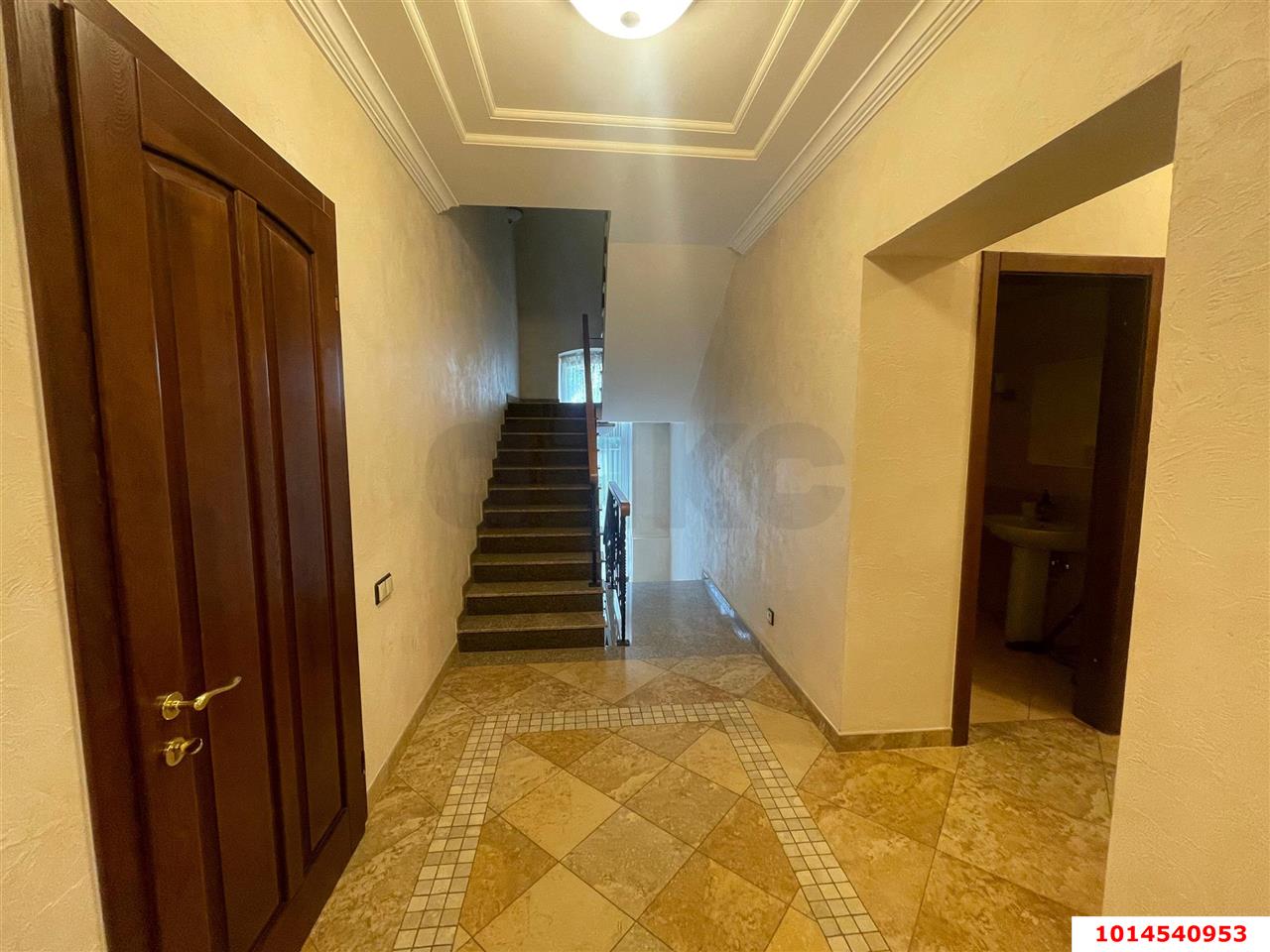 Фото №10: Дом 402&nbsp;м² + 10.3&nbsp;сот., 3&nbsp;эт. - Краснодар, Прикубанский внутригородской округ, мкр. Немецкая Деревня, ул. Гамбургская, 19