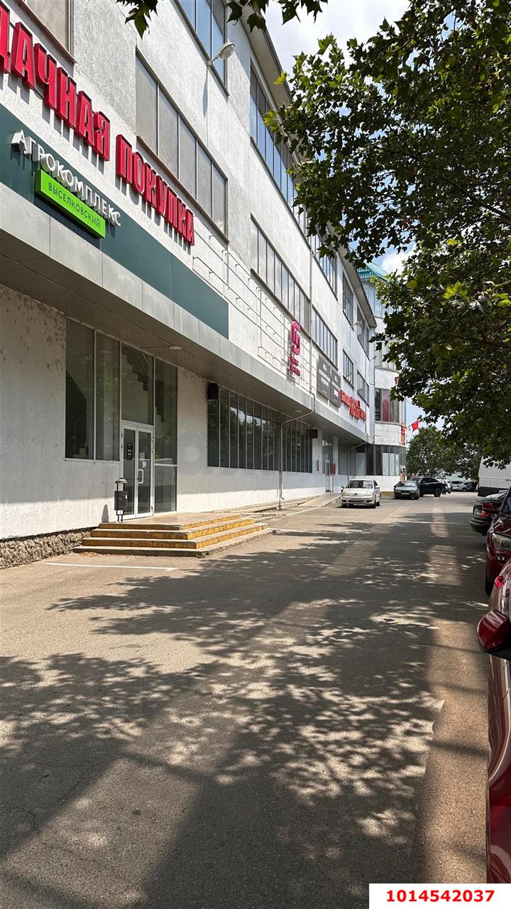 Фото №4: Торговое помещение 1000&nbsp;м², 3/3&nbsp;эт. - Абинск, ул. Советов, 43Б