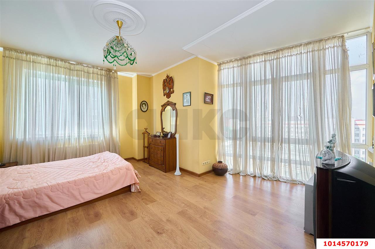 Фото №7: 3-комнатная квартира 170&nbsp;м², 9/11&nbsp;эт. - Краснодар, Западный внутригородской округ, Горгаз, мкр. Центральный, ул. Красина, 9/1