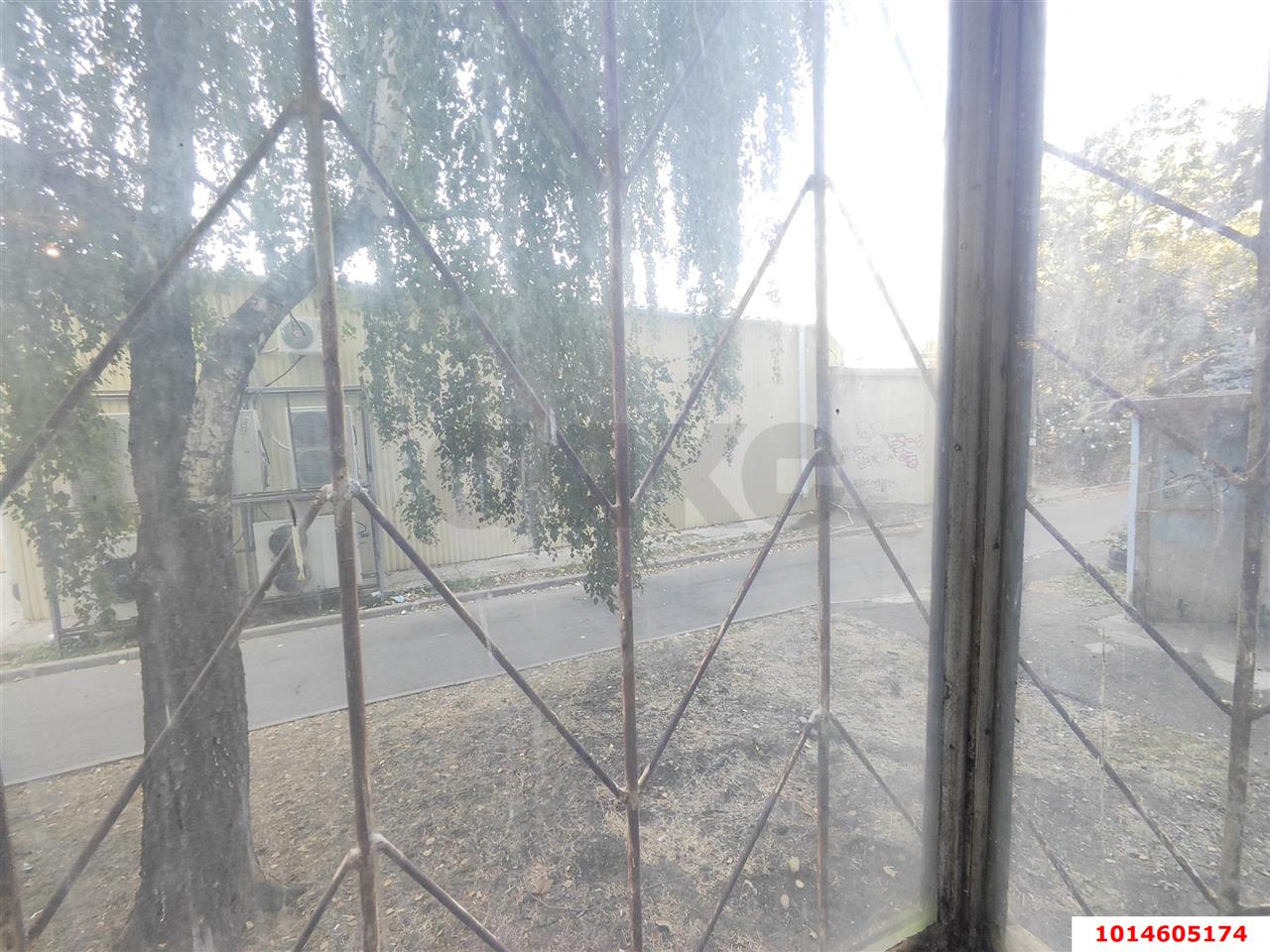 Фото №4: 3-комнатная квартира 70&nbsp;м², 1/9&nbsp;эт. - Краснодар, Западный внутригородской округ, мкр. Юбилейный, ул. 70-летия Октября, 8