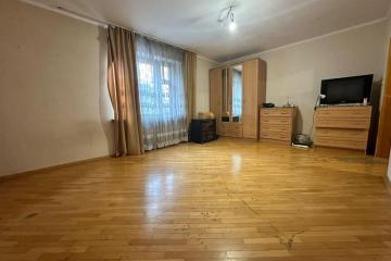 Фото №1: 5+-комнатная квартира 100 м², 2/12 эт. - Краснодар, мкр. Юбилейный, пр-кт Чекистов, 1