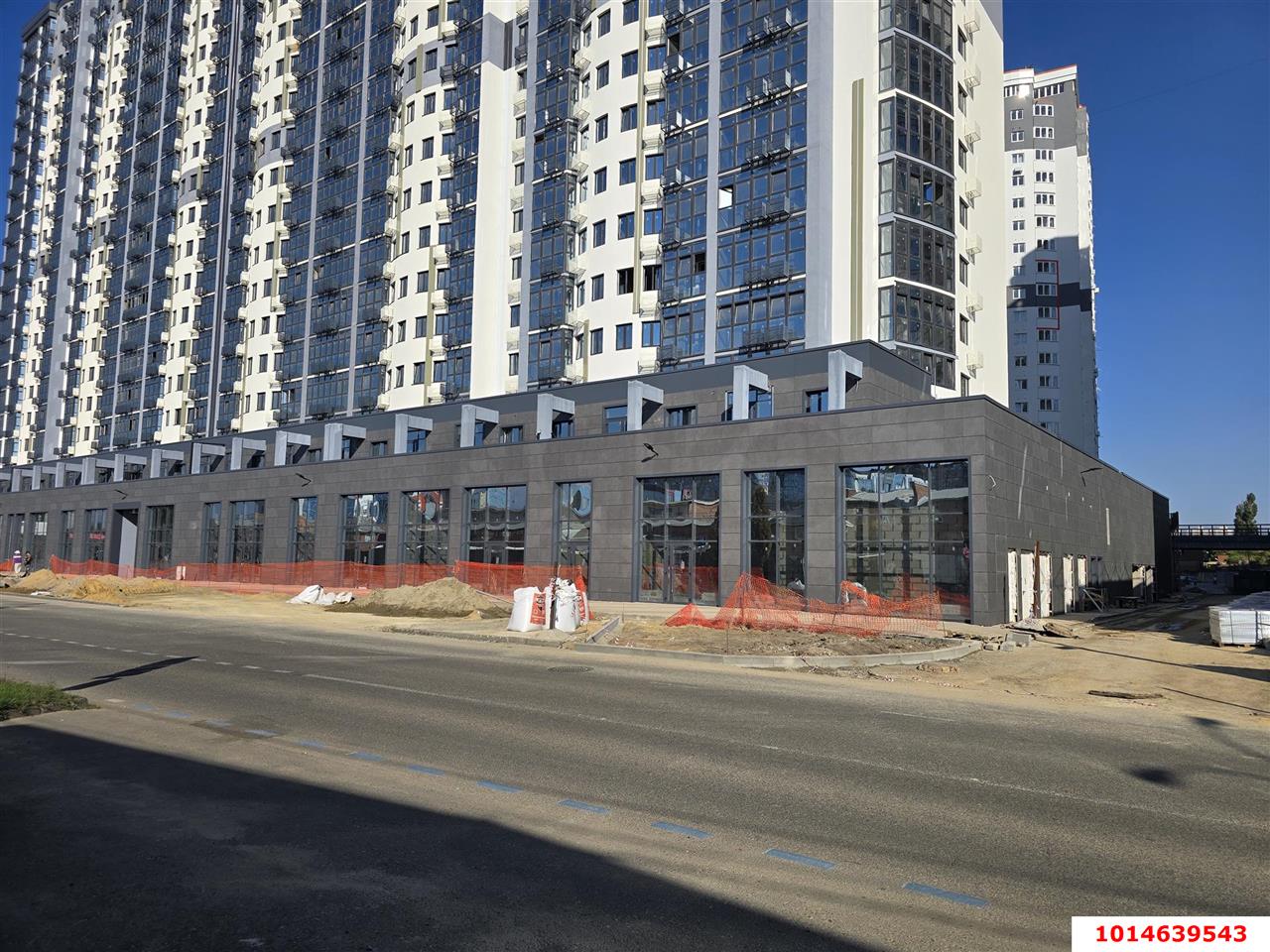 Фото №2: Торговое помещение 180&nbsp;м², 1/20&nbsp;эт. - Краснодар, Карасунский внутригородской округ, Хлопчато-бумажный Комбинат, мкр. жилой комплекс Режиссёр, ул. Уральская, 100/8