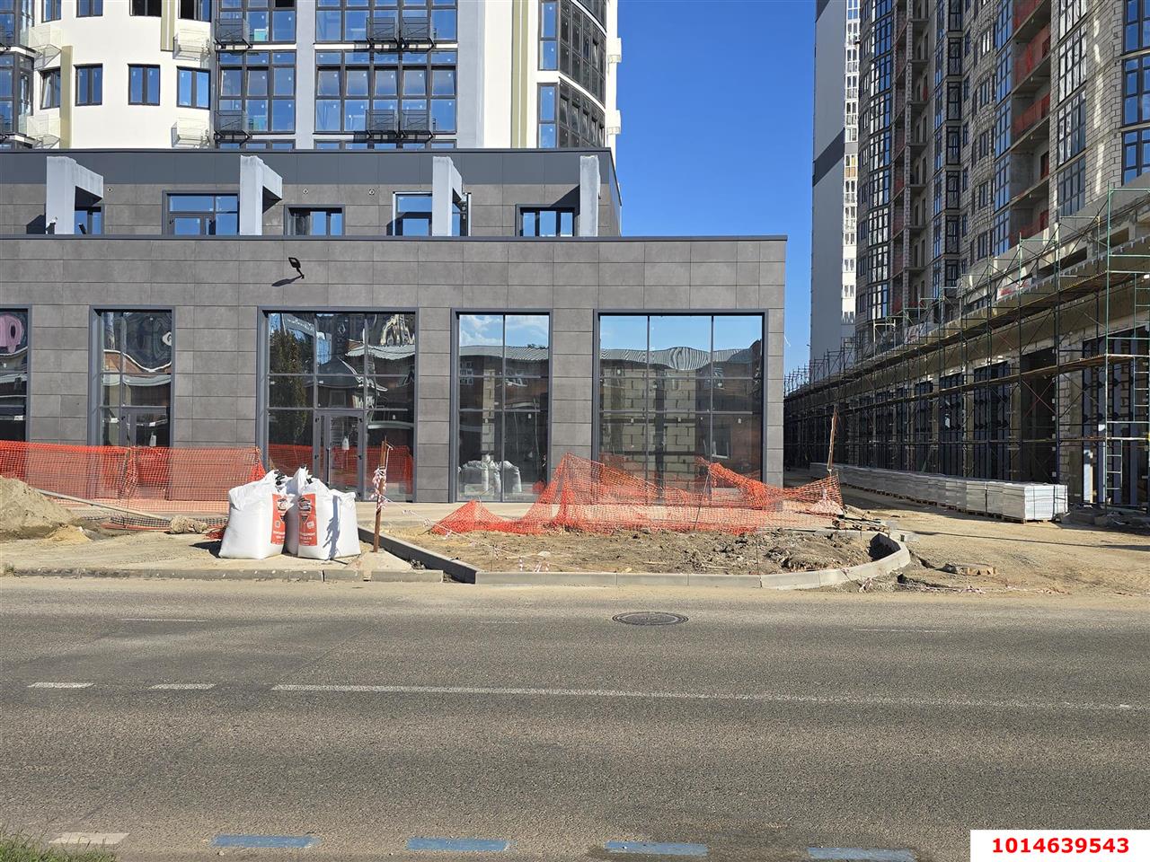 Фото №3: Торговое помещение 180&nbsp;м², 1/20&nbsp;эт. - Краснодар, Карасунский внутригородской округ, Хлопчато-бумажный Комбинат, мкр. жилой комплекс Режиссёр, ул. Уральская, 100/8