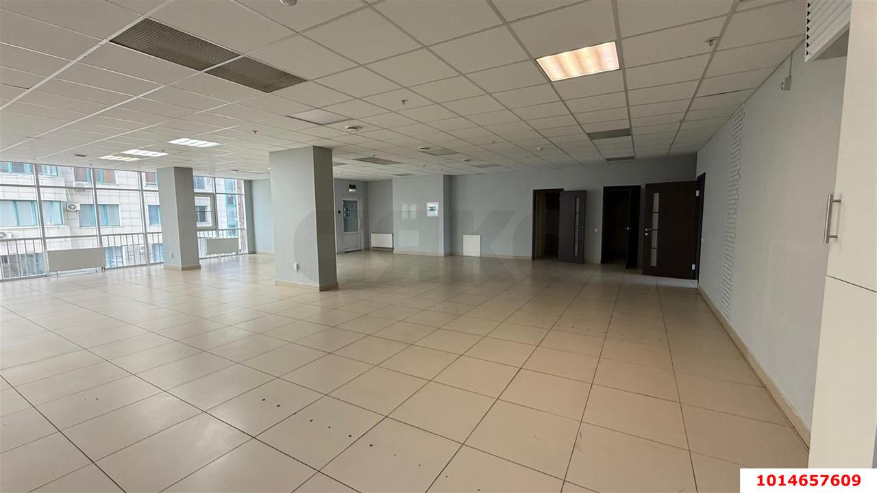 Фото №1: Торговое помещение 360&nbsp;м², 2/16&nbsp;эт. - Краснодар, Западный внутригородской округ, мкр. Центральный, ул. Кубанская набережная, 33