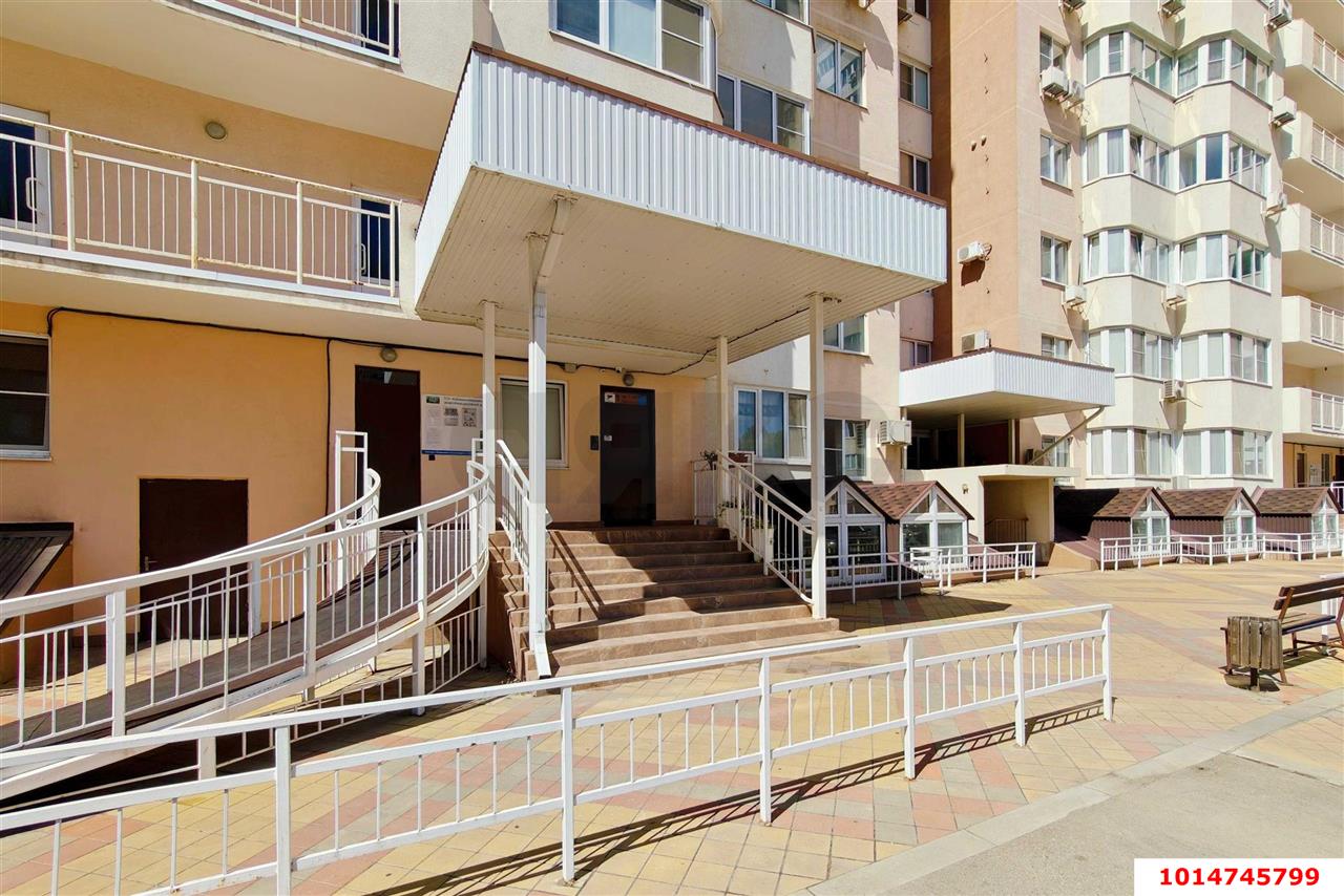 Фото №2: 2-комнатная квартира 75&nbsp;м², 9/17&nbsp;эт. - Краснодар, Западный внутригородской округ, мкр. Центральный, ул. Кубанская набережная, 64