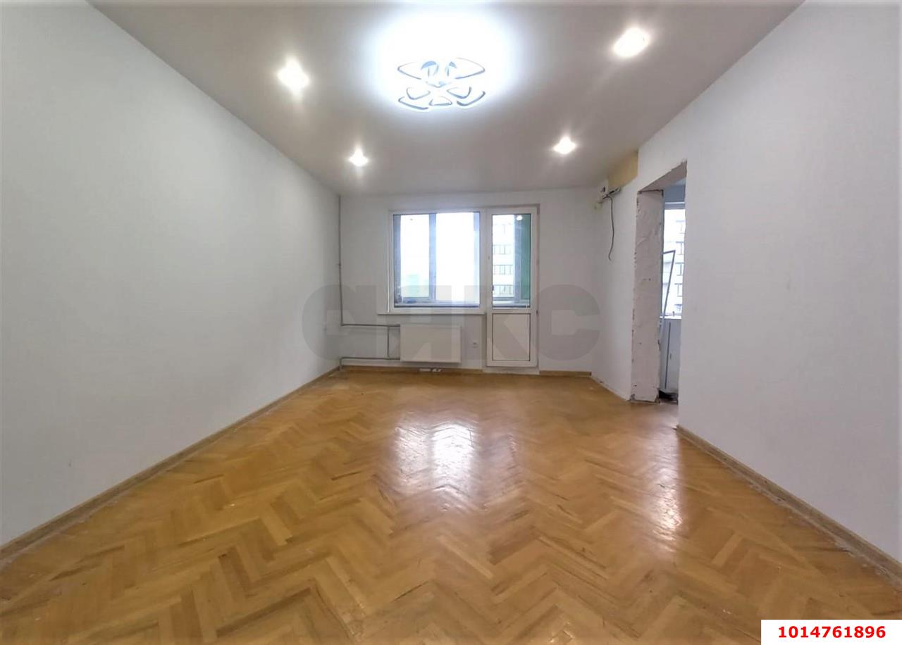 Фото №1: 4-комнатная квартира 81&nbsp;м², 9/9&nbsp;эт. - Краснодар, Карасунский внутригородской округ, мкр. Комсомольский, ул. Тюляева, 1